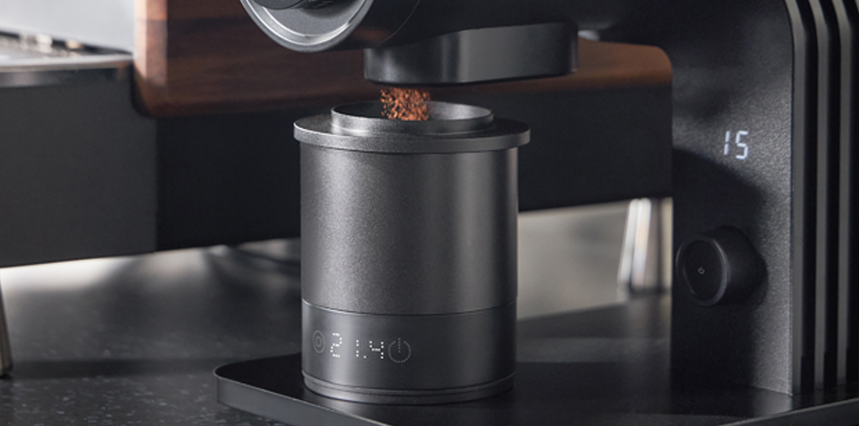 Powder adding and weighing can be achieved in just one cup